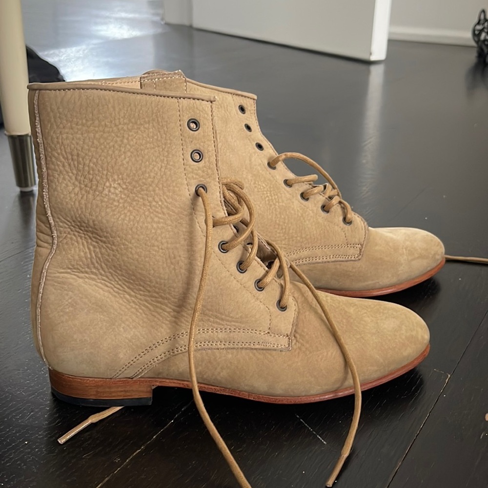 Leather boots size 7